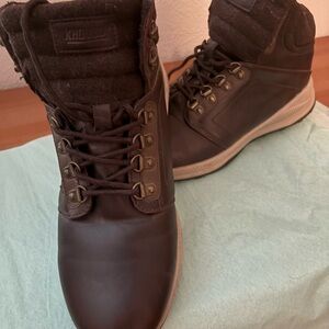 Khombu Brown Outdoor Boots with Rugged Design and Ankle Support men’s NWOT